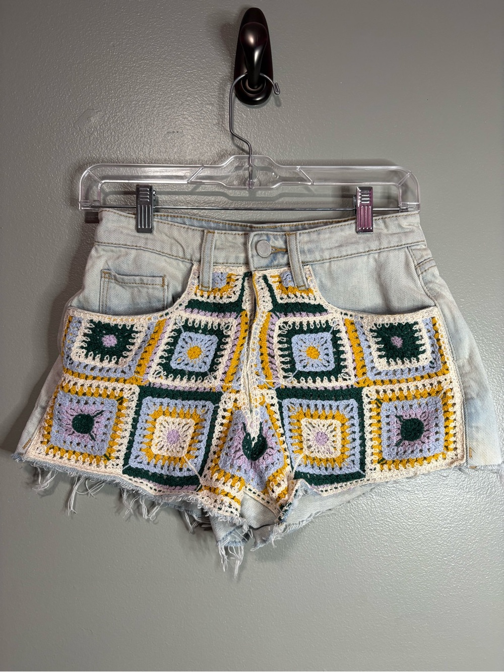 BlankNYC “The Barrow” Crochet Patchwork Denim Shorts – Size 24